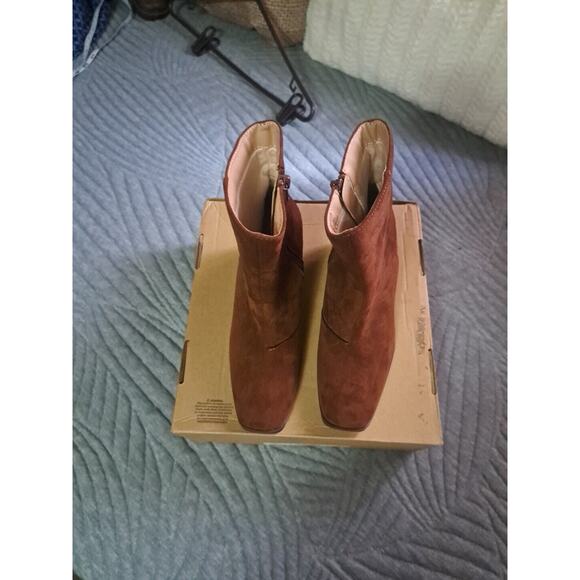 Journee Collection Womens Sloann Suede Ankle Booties Block Heel Zip Size 6 - Picture 2 of 7